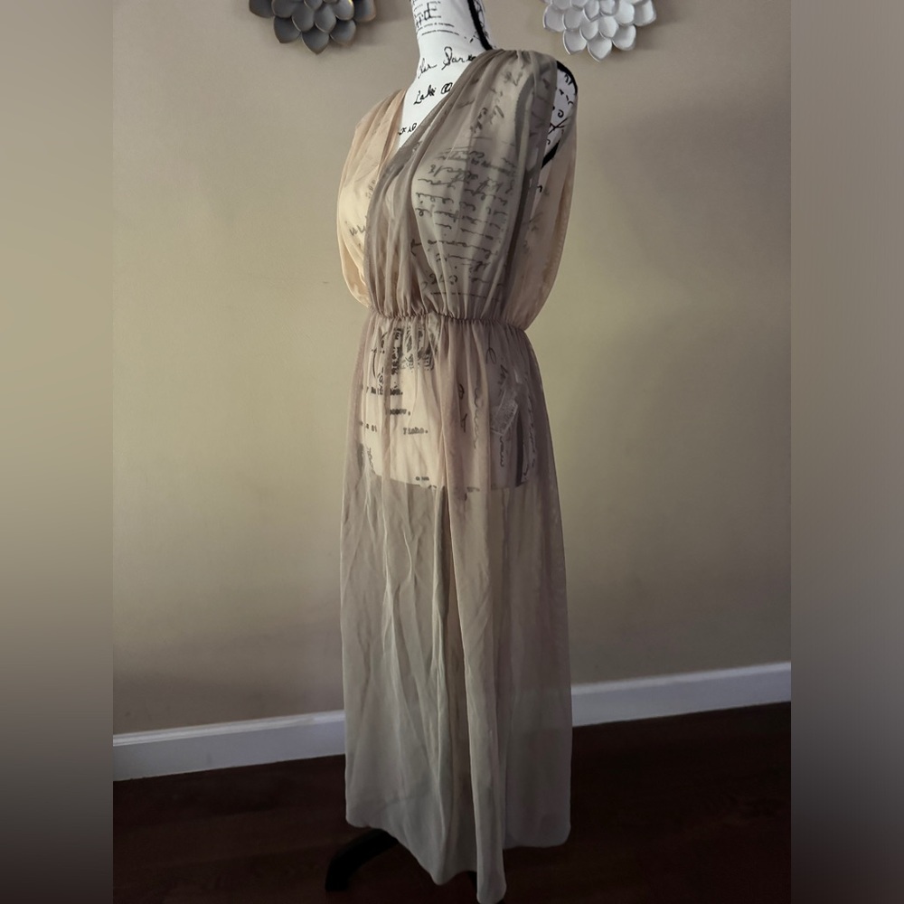 Zara Cream and Tan Sleeveless Beach Cover - Picture 2 of 11